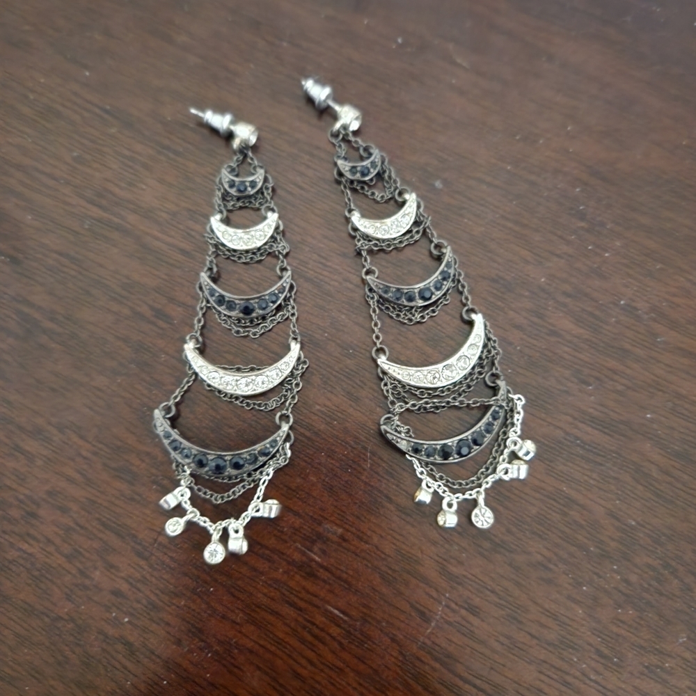 Black and crystal chandelier earrings - Picture 2 of 2
